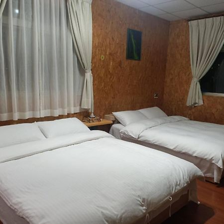 十畝田山莊會館 Hotell Chishang Exteriör bild