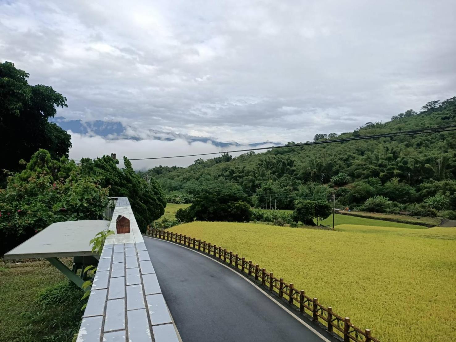 十畝田山莊會館 Hotell Chishang Exteriör bild