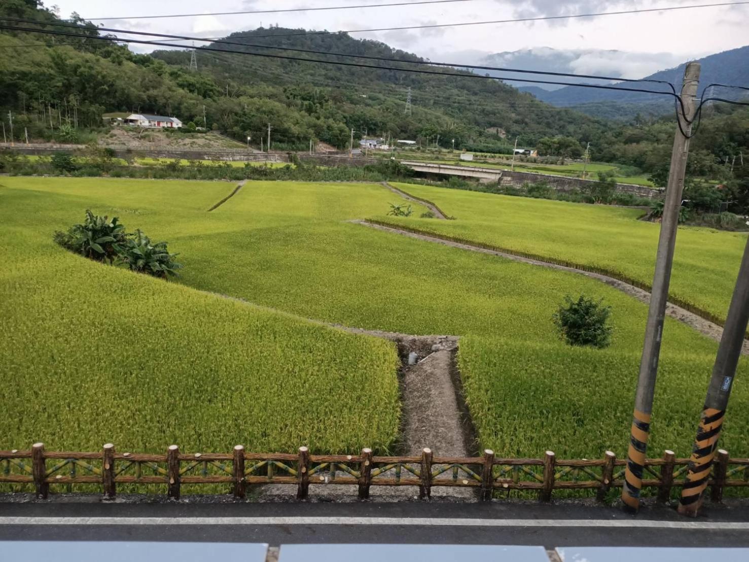 十畝田山莊會館 Hotell Chishang Exteriör bild